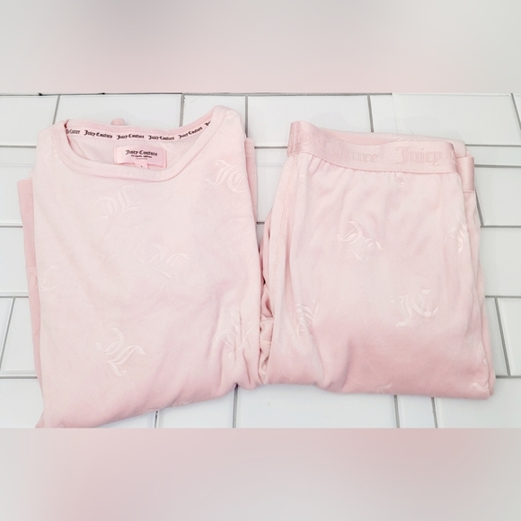 Juicy Couture Ladies 2 Piece Pj Top And Bottom Set Pink Soft Plush Fabric Emboss